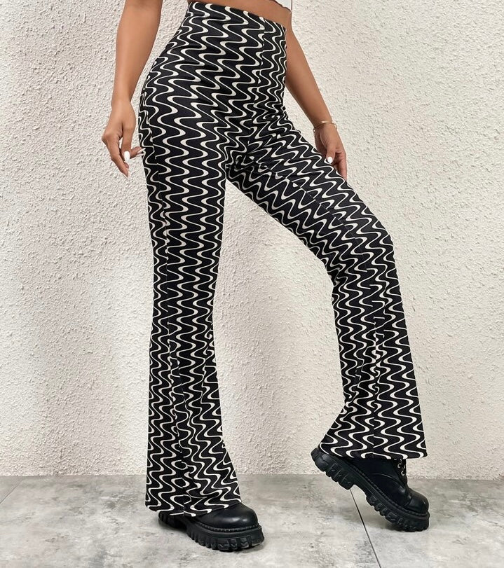 SHEIN MOOSTA Wavy Line Print Flare Leg Pants